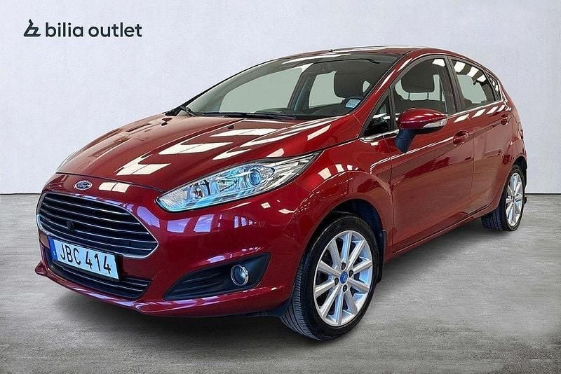 Röd Begagnad 2015 Ford Fiesta Titanium Halvkombi | 84 000 kr (Marknadspris) - Bild 1/4
