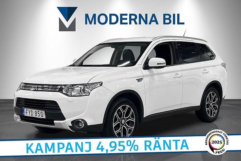 Vit Begagnad 2015 Mitsubishi Outlander P-HEV SUV | 119 900 kr (Marknadspris) - Bild 1/4