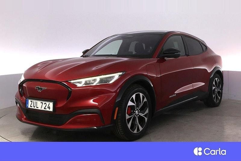 Röd Begagnad 2021 Ford Mustang Mach-E SUV | 373 900 kr (Marknadspris) - Bild 1/4
