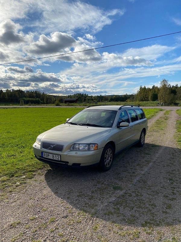 Brun Begagnad 2006 Volvo V70 Business Edition Kombi | 15 000 kr (Superpris) - Bild 1/4