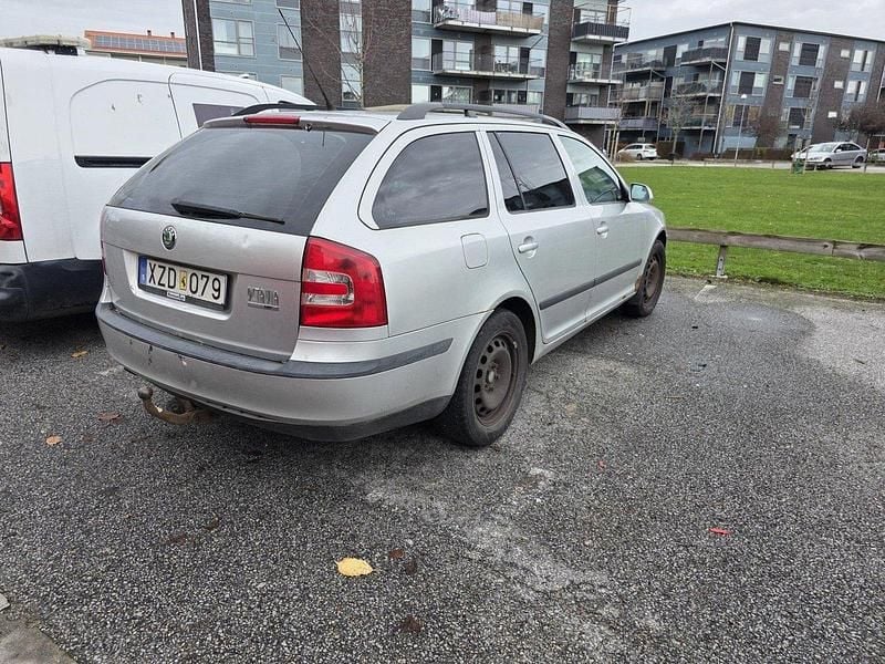 Silver Begagnad 2007 Skoda Octavia Kombi | 13 000 kr (Marknadspris) - Bild 1/4