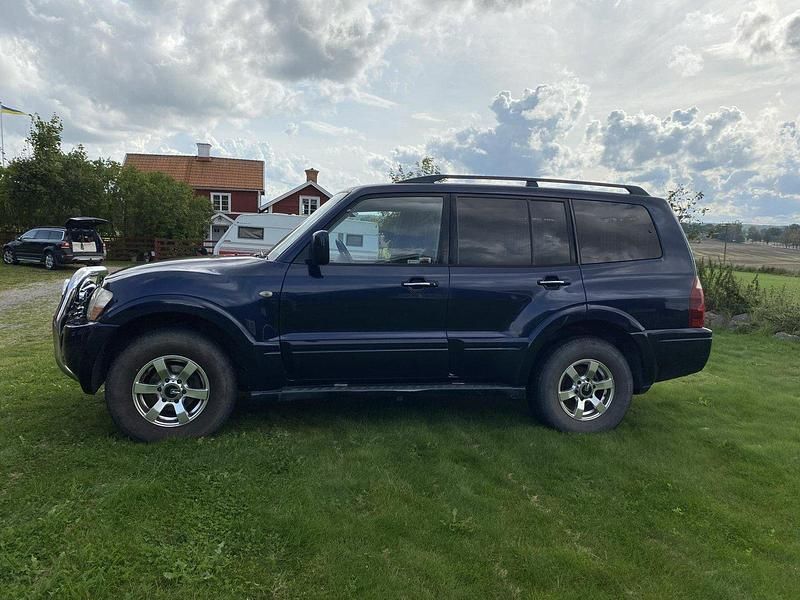 Blå Begagnad 2004 Mitsubishi Pajero SUV | 35 000 kr - Bild 1/4