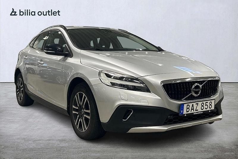 Begagnad Volvo V40 Business Edition 190 HK (139 kW) 2016 Silver Halvkombi
