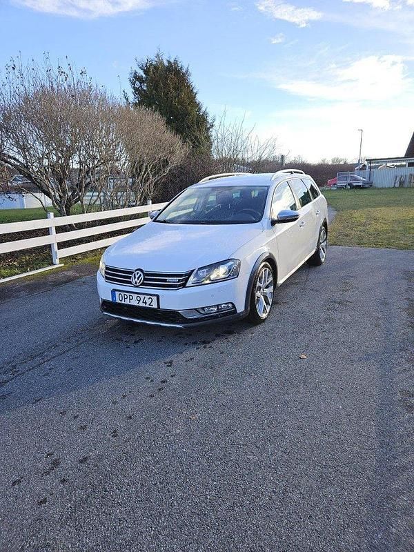 Vit Begagnad 2015 VW Passat Alltrack Kombi | 110 000 kr (Superpris) - Bild 1/4