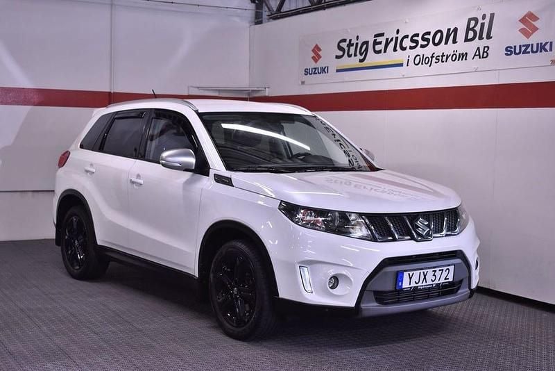 Vit Begagnad 2017 Suzuki Vitara SUV | 163 500 kr (Marknadspris) - Bild 1/4