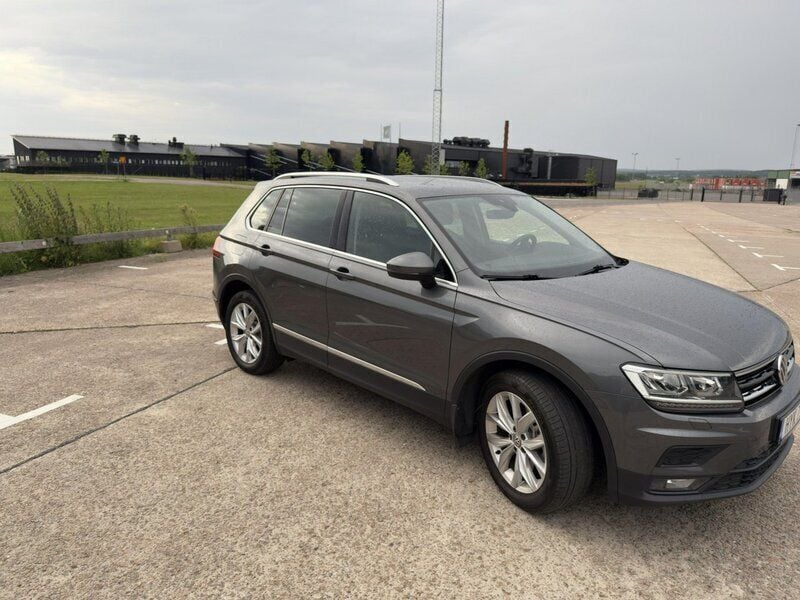 Grå Begagnad 2020 VW Tiguan SUV | 210 000 kr (Superpris) - Bild 1/4