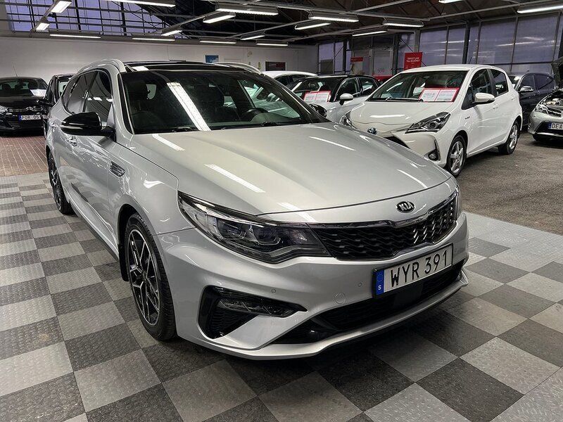 Grå (gråmetallic) Begagnad 2018 Kia Optima GT-Line Kombi | 189 000 kr (Dyr) - Bild 1/4