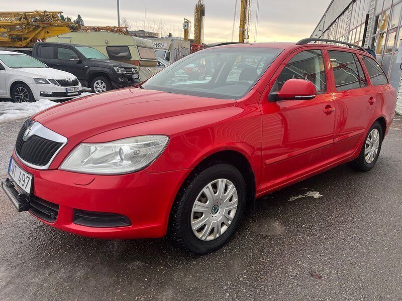 Röd Begagnad 2009 Skoda Octavia Ambiente Kombi | 25 000 kr (Superpris) - Bild 1/4