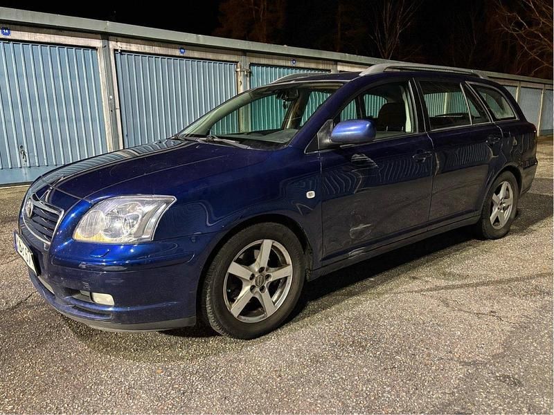 Blå Begagnad 2005 Toyota Avensis Kombi | 23 000 kr (Superpris) - Bild 1/4