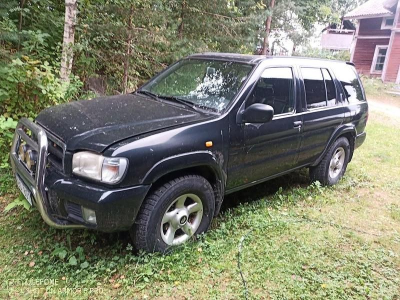 Svart Begagnad 2000 Nissan Pathfinder SUV | 19 000 kr - Bild 1/4