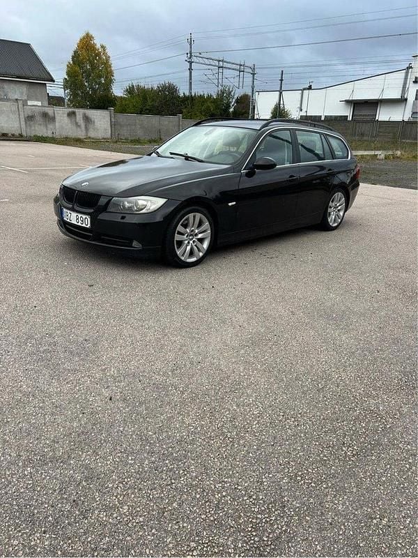 Svart Begagnad 2006 BMW 325 Advantage Kombi | 35 000 kr (Bra pris) - Bild 1/4