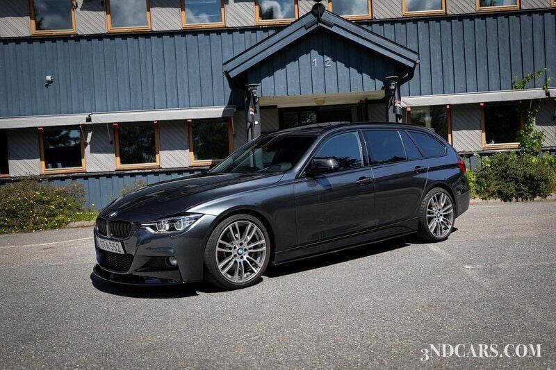 Grå Begagnad 2018 BMW 340 M Performance Kombi | 359 900 kr (Bra pris) - Bild 1/4
