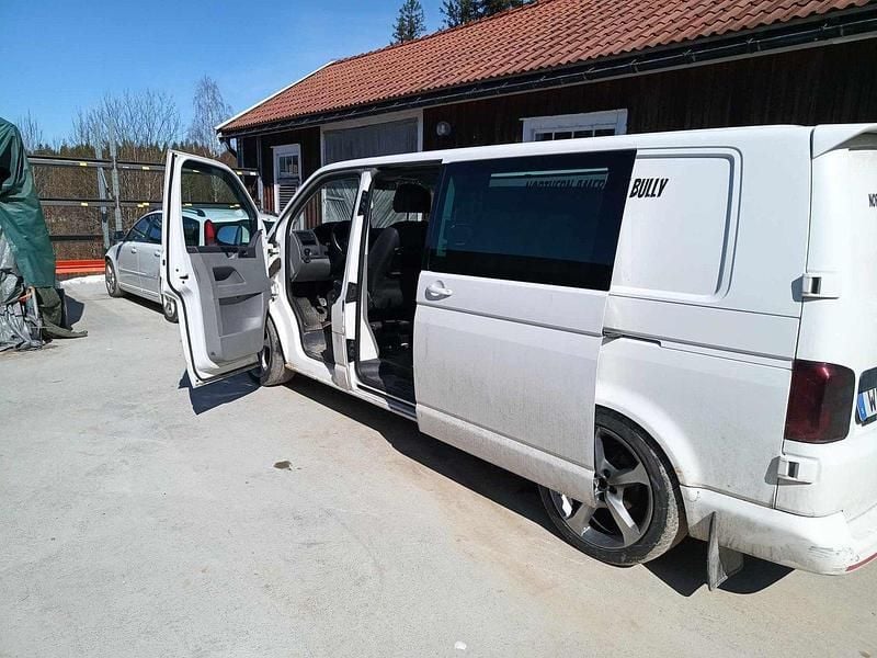 Vit Begagnad 2005 VW T5 Van | 75 000 kr (Lite dyr) - Bild 1/4