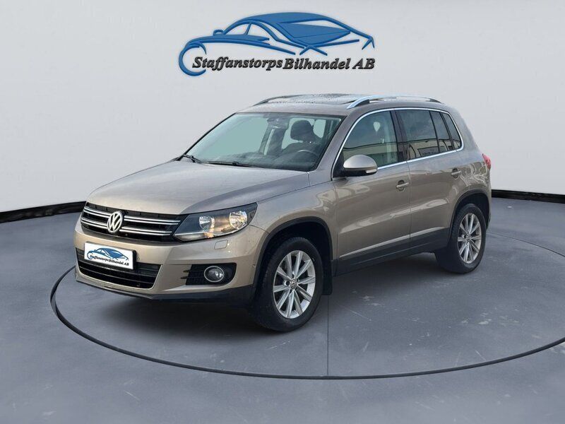 Ljusgrå Begagnad 2011 VW Tiguan Sport SUV | 89 000 kr (Marknadspris) - Bild 1/4