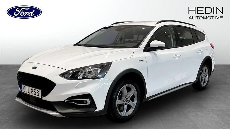 Frozen white Begagnad 2022 Ford Focus Active Kombi | 219 900 kr (Marknadspris) - Bild 1/4