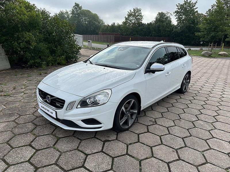 Vit Begagnad 2012 Volvo V60 R-Design Kombi | 119 000 kr (Marknadspris) - Bild 1/4