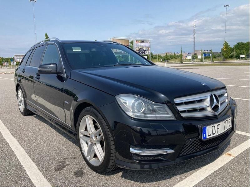 Svart Begagnad 2012 Mercedes C180 AMG Kombi | 109 500 kr (Marknadspris) - Bild 1/4