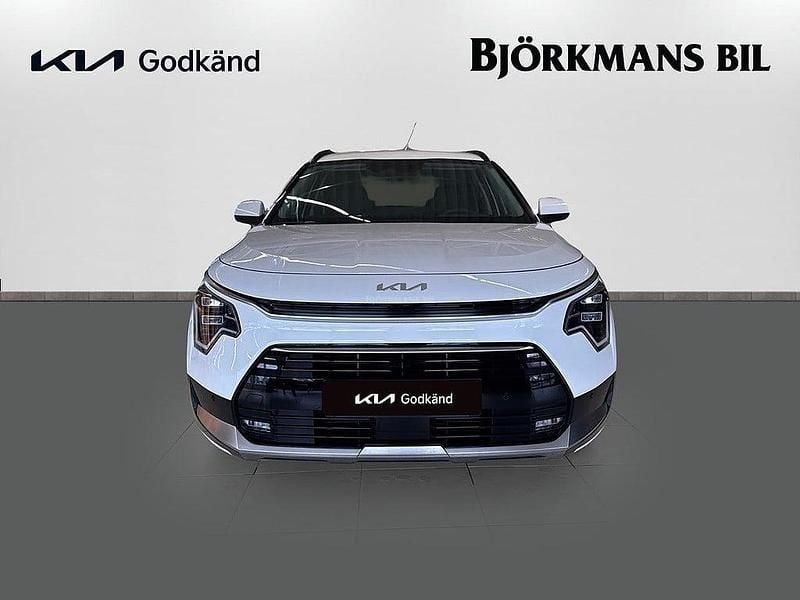 Begagnad Kia Niro Advance 105 HK (77 kW) 2024 Vit (/ud/ clear white) SUV
