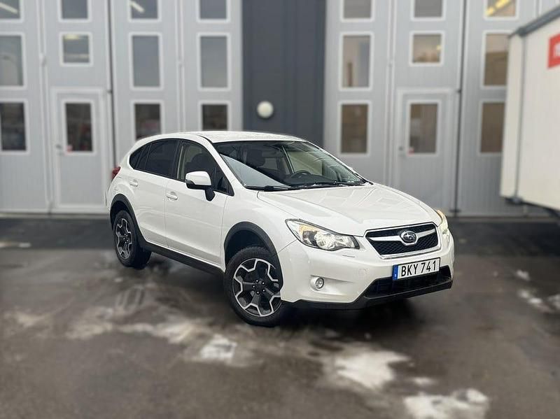 Vit Begagnad 2014 Subaru XV SUV | 139 900 kr (Marknadspris) - Bild 1/4