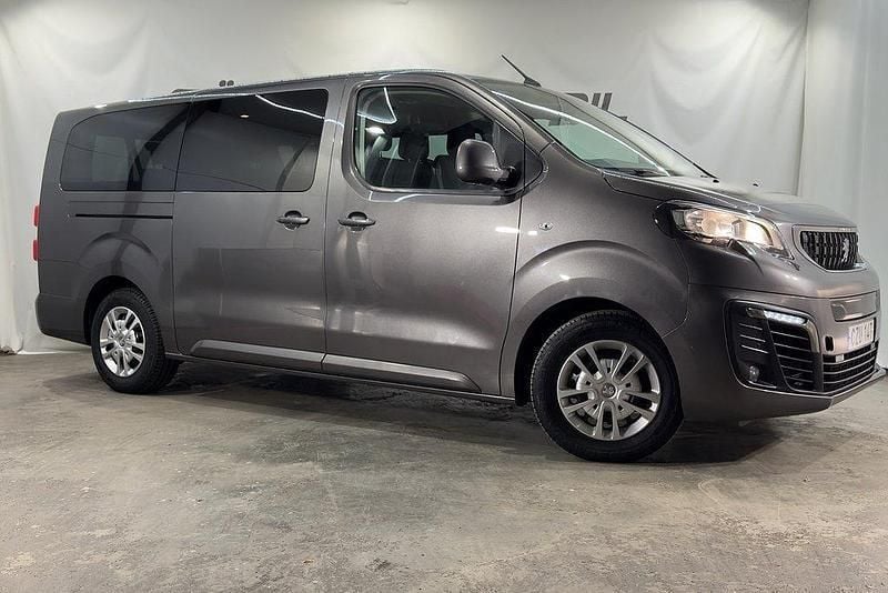 Begagnad Peugeot e-Traveller 100 kW (136 HK) 2021 Grå Minibuss