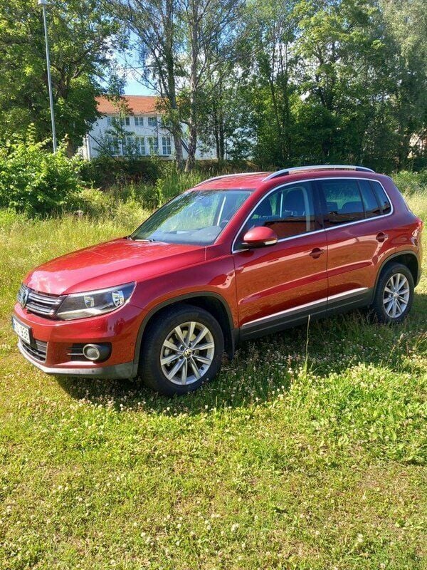 Röd Begagnad 2013 VW Tiguan Sportline SUV | 53 000 kr - Bild 1/4