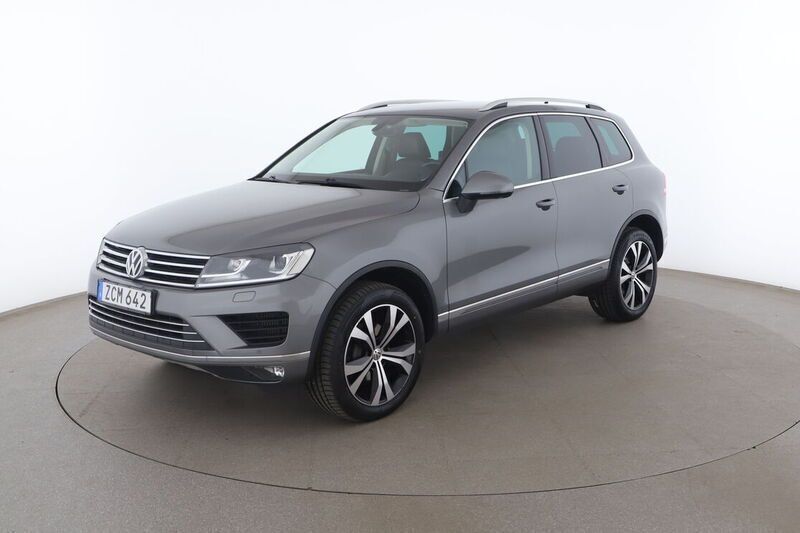 Grå Begagnad 2017 VW Touareg SUV | 250 000 kr (Lite dyr) - Bild 1/4