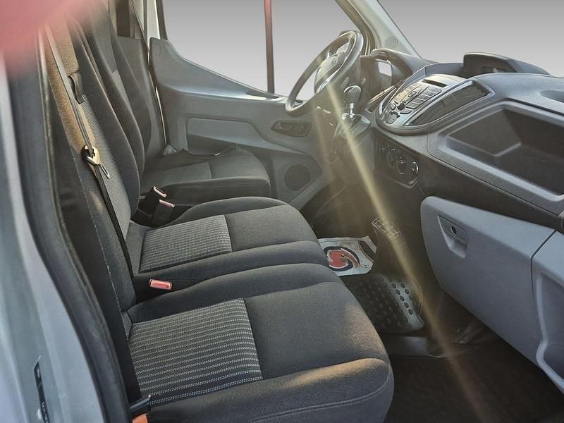 Begagnad Ford Transit Trend 156 HK (114 kW) 2016 Grå Van