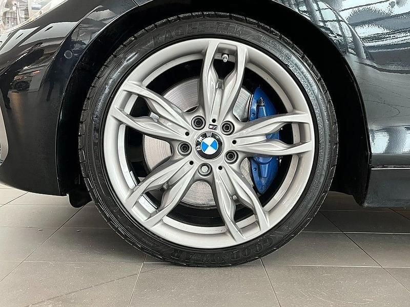 Begagnad BMW M140 Comfort Edition 340 HK (250 kW) 2017 Svart sapphire metallic Halvkombi
