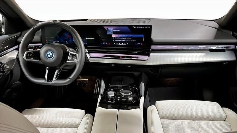 Begagnad BMW 530 M Sport 299 HK (219 kW) 2025 Svart Kombi