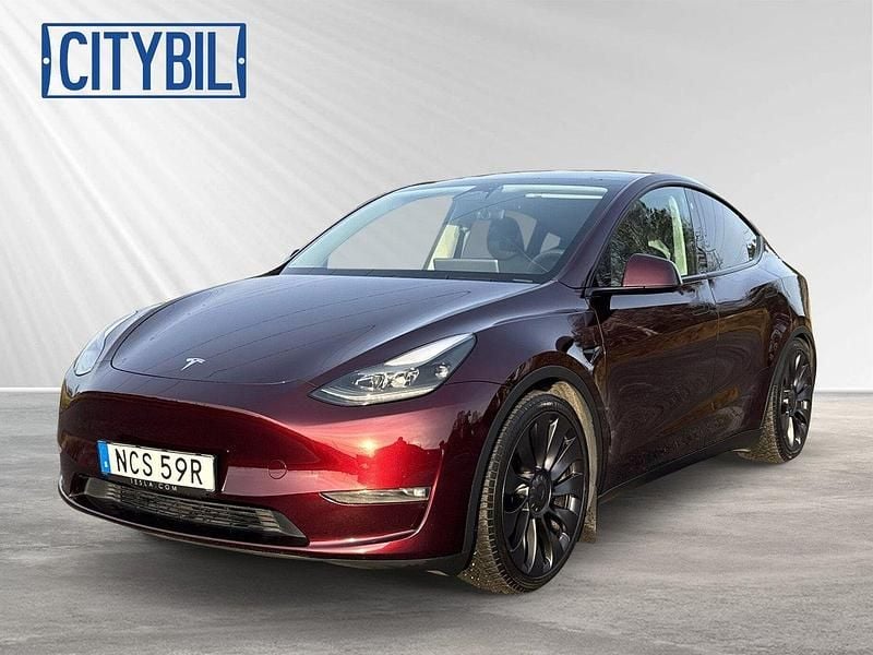 Röd Begagnad 2023 Tesla Model Y Performance SUV | 479 900 kr (Lite dyr) - Bild 1/4