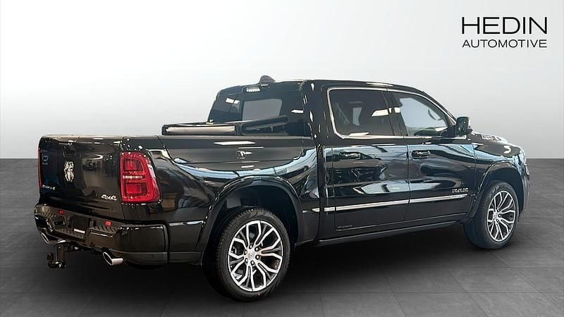Ny RAM 1500 548 HK (403 kW) 2025 Svart Pickup