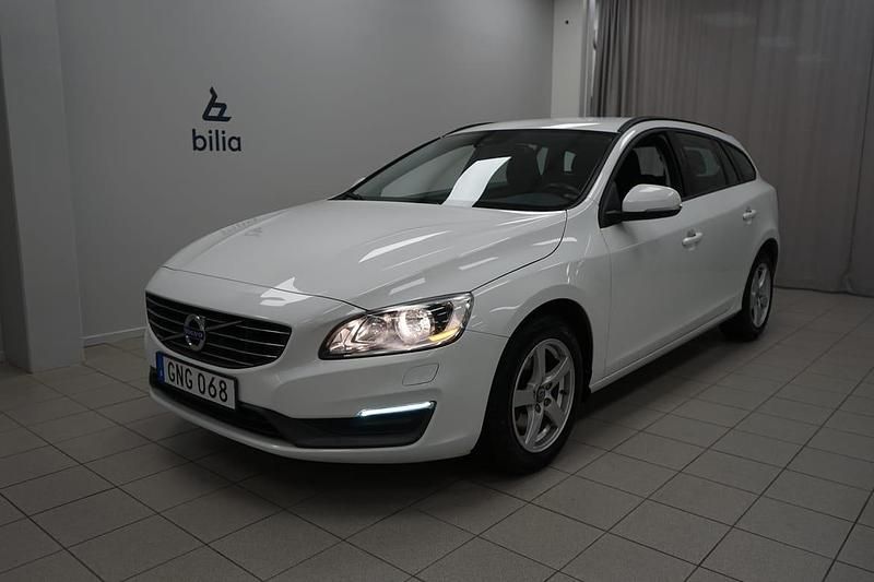Vit Begagnad 2014 Volvo V60 Kinetic Kombi | 149 900 kr (Marknadspris) - Bild 1/3