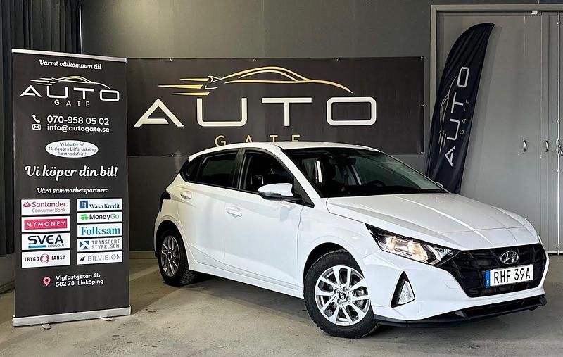 Vit Begagnad 2022 Hyundai i20 Essential Halvkombi | 169 900 kr - Bild 1/4
