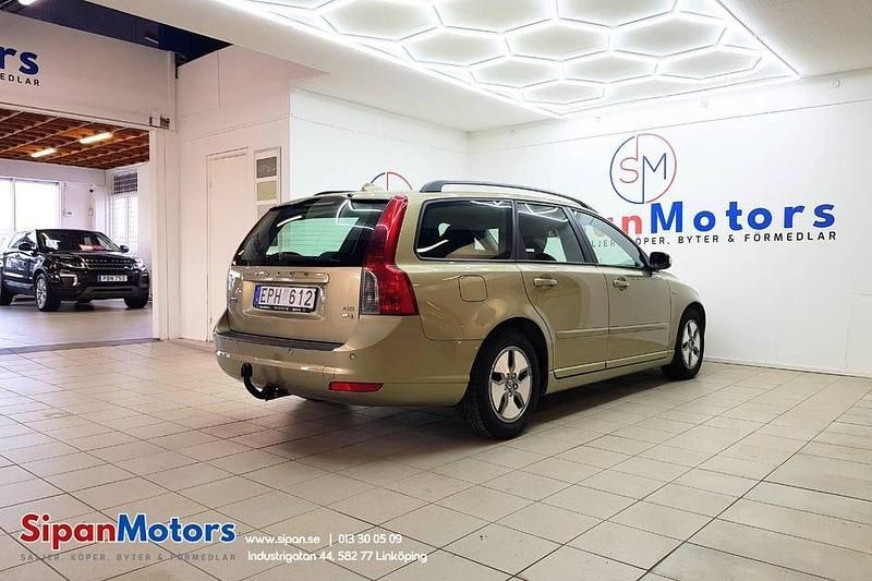 Begagnad Volvo V50 Momentum 109 HK (80 kW) 2009 Grön Kombi