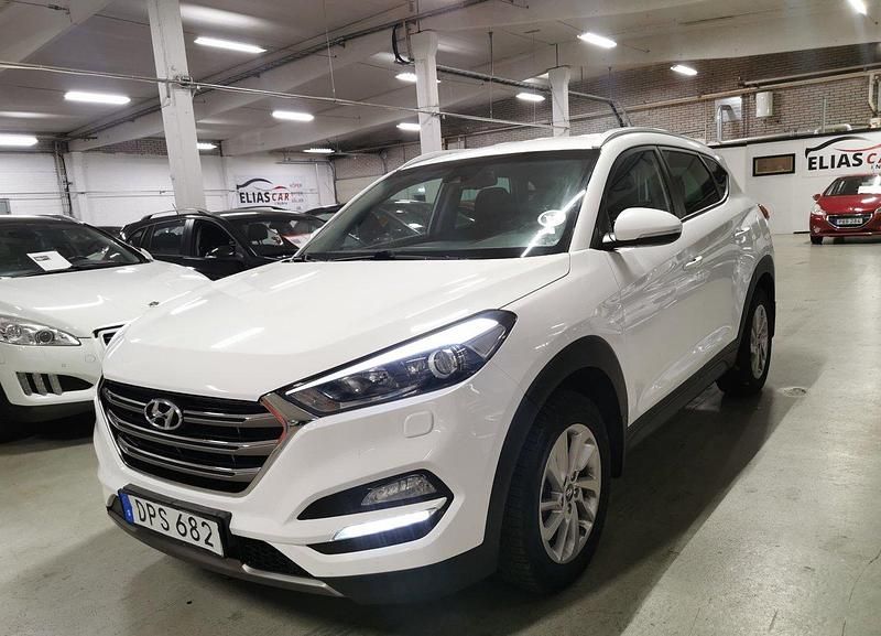 Vit Begagnad 2015 Hyundai Tucson SUV | 159 900 kr (Marknadspris) - Bild 1/4