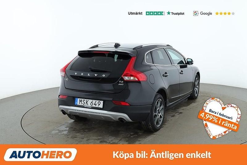Begagnad Volvo V40 Ocean Race 190 HK (139 kW) 2015 Svart Halvkombi