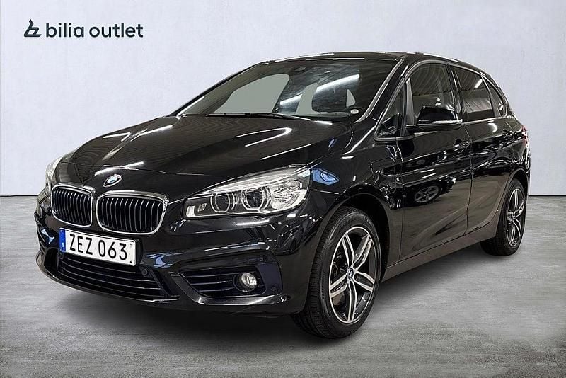 Svart Begagnad 2018 BMW 225 Active Tourer Sport Line Minibuss | 169 900 kr (Bra pris) - Bild 1/3