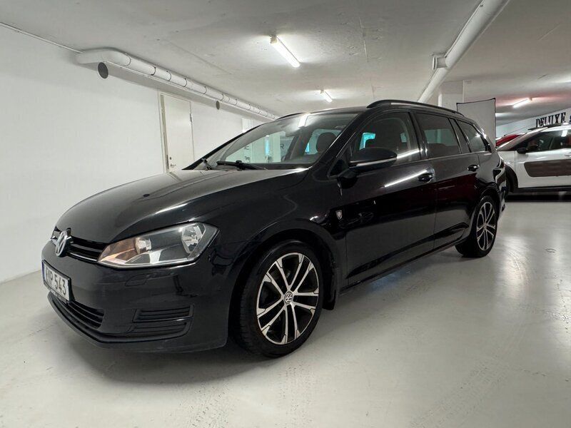 Svart Begagnad 2016 VW Golf VII Kombi | 76 000 kr (Bra pris) - Bild 1/4