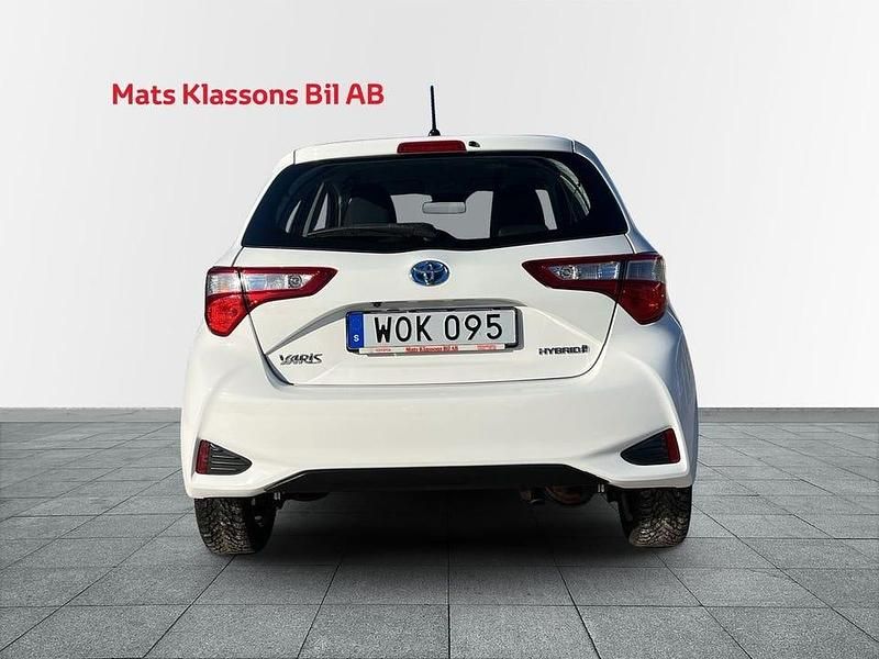 Begagnad Toyota Yaris Hybrid Active 102 HK (75 kW) 2018 Vit Halvkombi