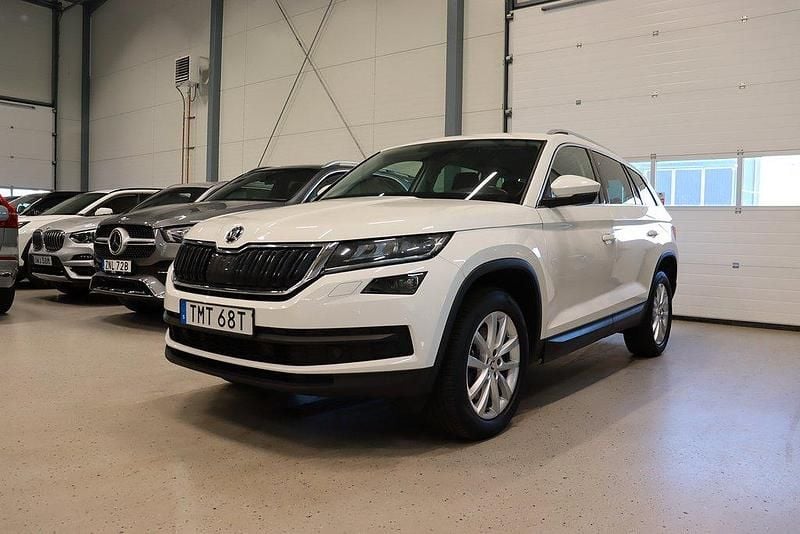 Vit Begagnad 2020 Skoda Kodiaq SUV | 324 800 kr (Marknadspris) - Bild 1/4
