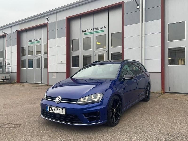 Blå Begagnad 2015 VW Golf VII R Kombi | 239 900 kr (Lite dyr) - Bild 1/4