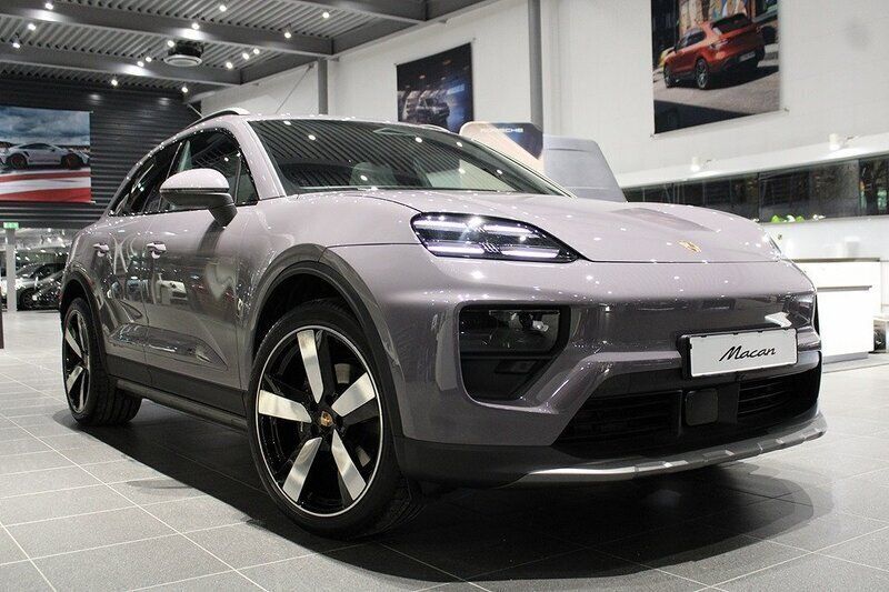 Lila Begagnad 2024 Porsche Macan SUV | 1 075 000 kr (Bra pris) - Bild 1/4