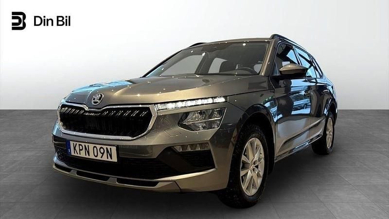 Grå Begagnad 2024 Skoda Kamiq Selection SUV | 259 900 kr (Marknadspris) - Bild 1/4