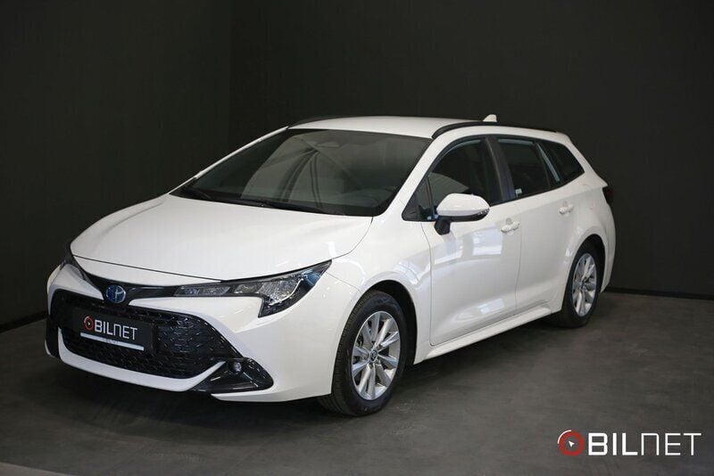 Vit Begagnad 2023 Toyota Corolla Active Kombi | 289 900 kr (Marknadspris) - Bild 1/4
