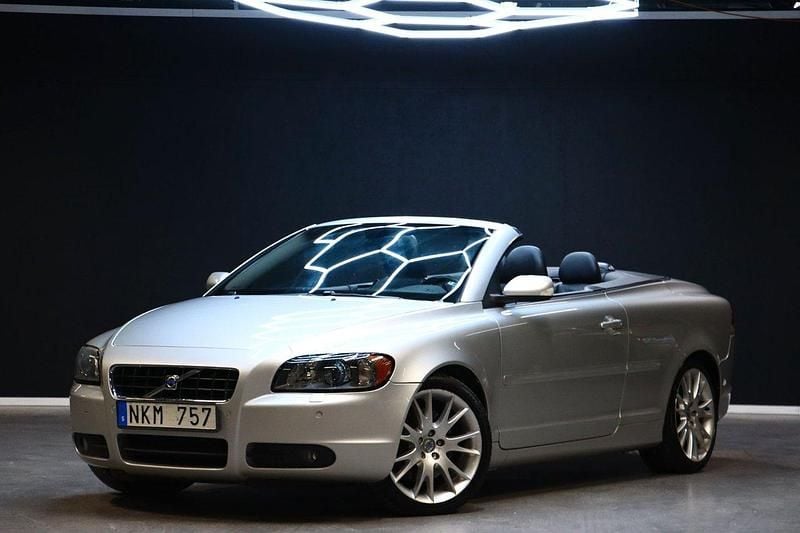 Ljusgrå (grå) Begagnad 2007 Volvo C70 Performance Cab | 119 900 kr (Marknadspris) - Bild 1/4
