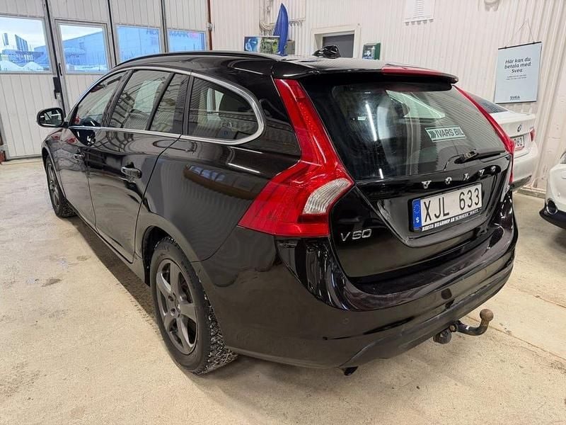 Begagnad Volvo V60 Momentum 163 HK (119 kW) 2011 Svart Kombi