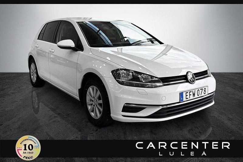 Vit Begagnad 2018 VW Golf VII Halvkombi | 139 900 kr (Marknadspris) - Bild 1/4