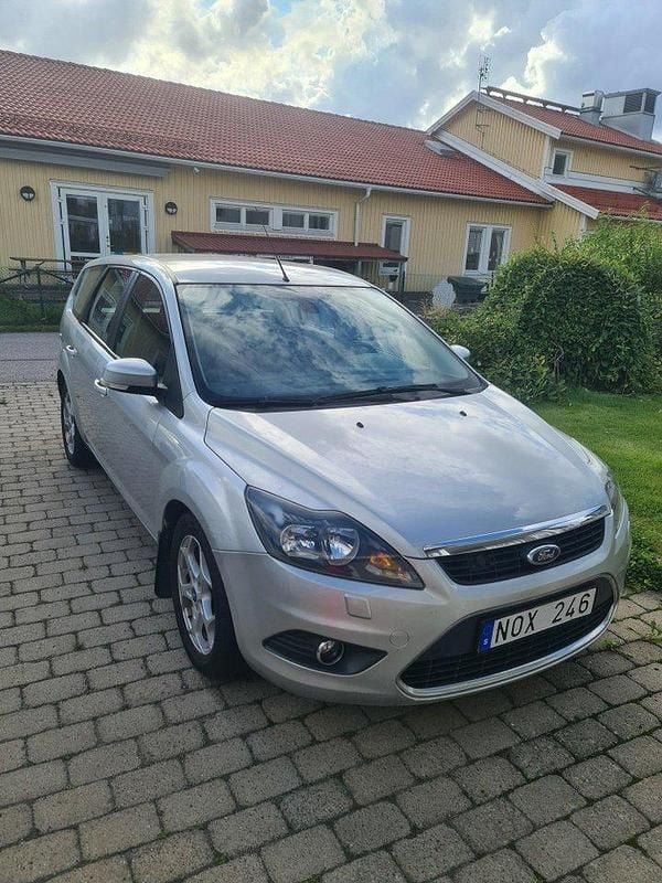 Grå Begagnad 2008 Ford Focus Titanium Kombi | 16 000 kr (Marknadspris) - Bild 1/4