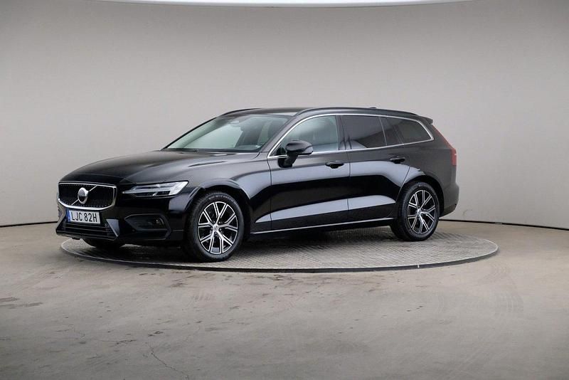Svart Begagnad 2022 Volvo V60 Momentum Kombi | 289 000 kr (Marknadspris) - Bild 1/4
