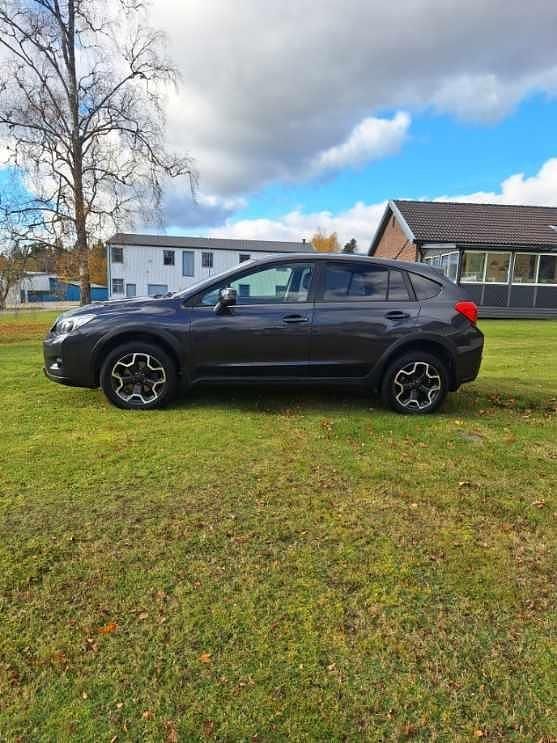 Grå Begagnad 2015 Subaru XV SUV | 109 000 kr (Marknadspris) - Bild 1/4